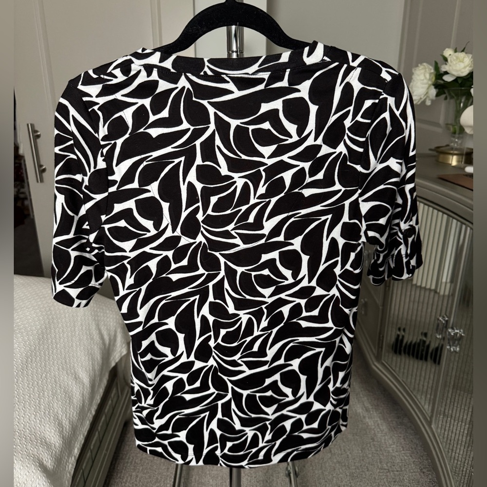 Chico's Abstract Black and White Short Sleeve Top Size Chico's 0 Small - Picture 4 of 8